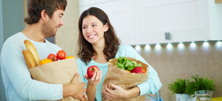 healthy-couple-with-food