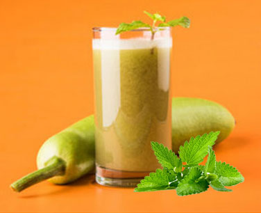 Lauki juice with Tulsi Mint Leaves